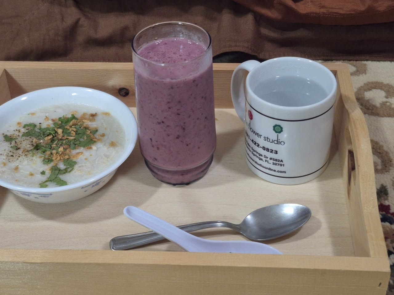 Sāmaṇera Ariyadeva meal offering